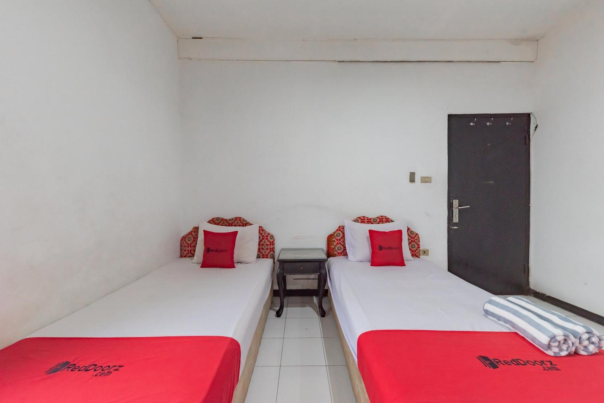 Reddoorz Near Taman Kota Lapang Merdeka Sukabumi Dış mekan fotoğraf
