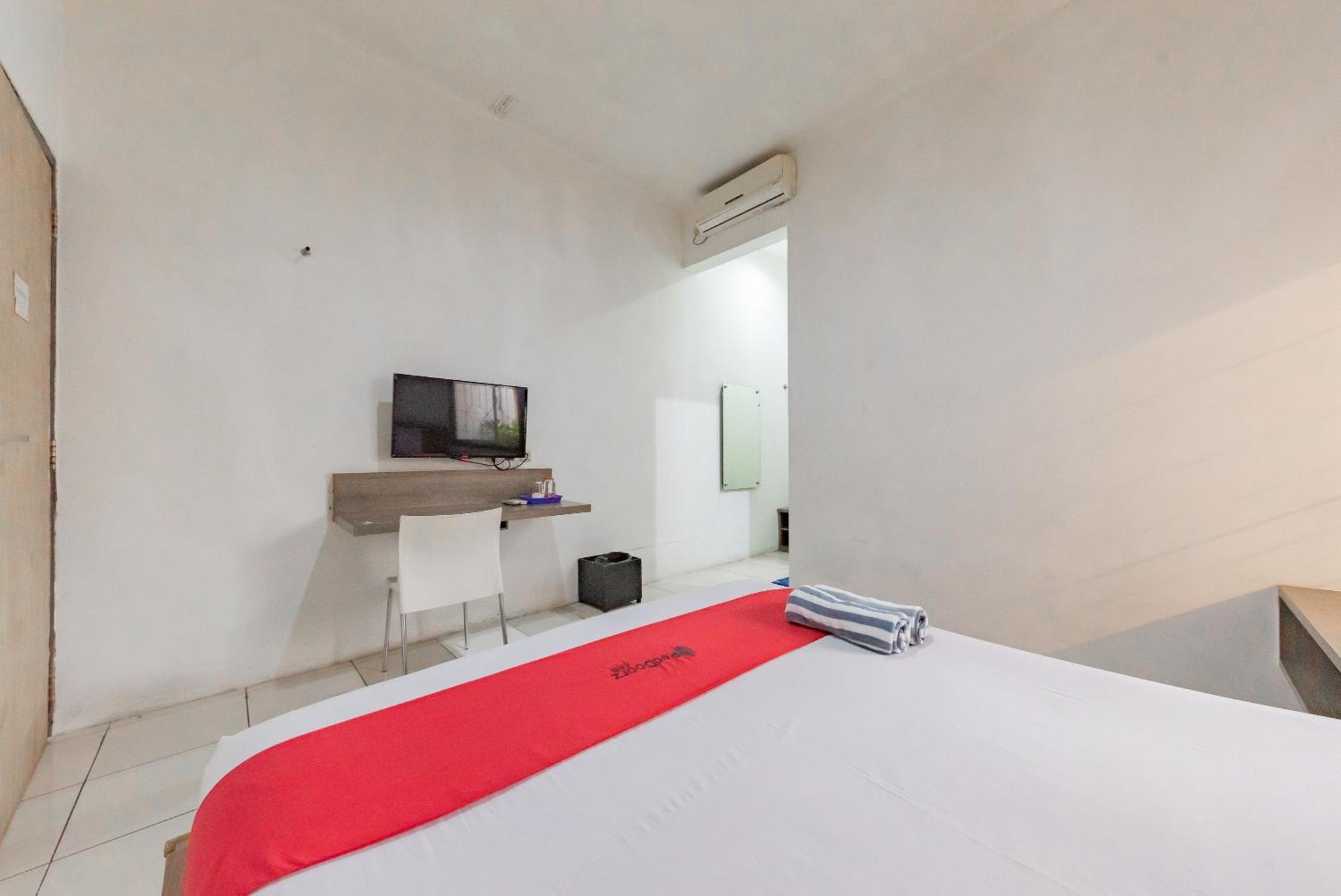 Reddoorz Near Taman Kota Lapang Merdeka Sukabumi Dış mekan fotoğraf