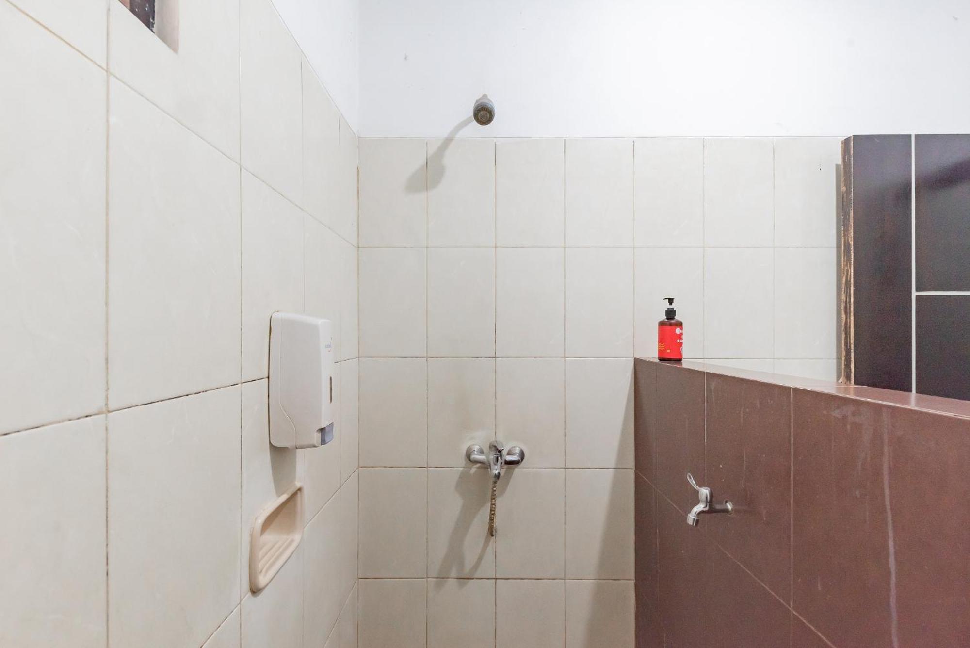 Reddoorz Near Taman Kota Lapang Merdeka Sukabumi Dış mekan fotoğraf